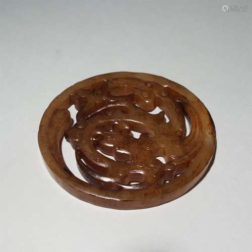 A MING DYNASTY CARVED JADE DRAGON PATTERN PENDANT