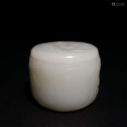 A QING DYNASTY CARVED WHITE JADE THUMB RING BOX