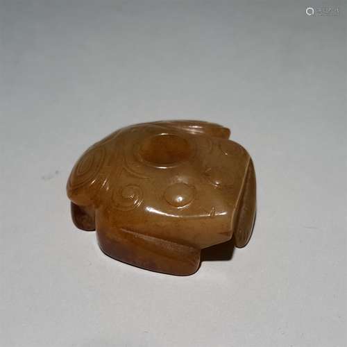 A MING DYNASTY CARVED JADE CICADA SHAPE ORNAMENT