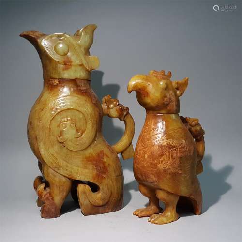 A PAIR OF WARRING STATES PERIOD CARVED JADE OWLS ORNAMENTS