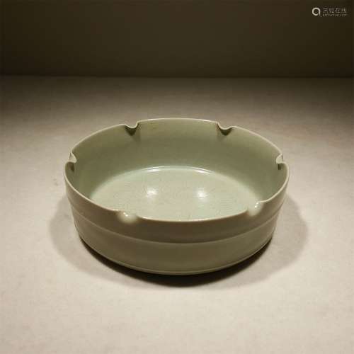 A TANG DYNASTY PORCELAIN WASHER