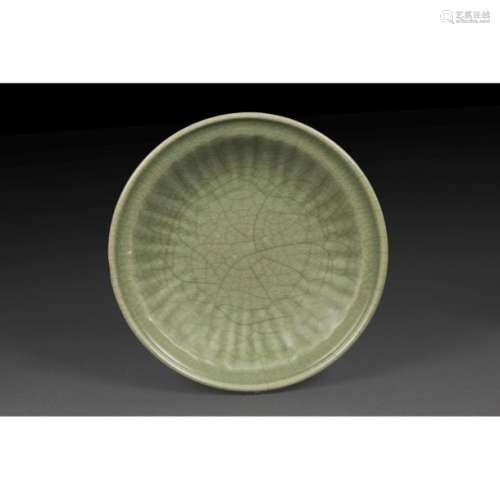 SHORT WING PLATE in cracked beige stoneware with c…