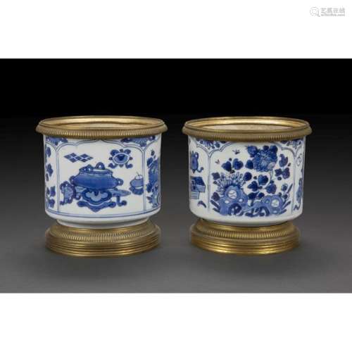 PAIR OF CYLINDER CUTTERS in porcelain and cobalt b…