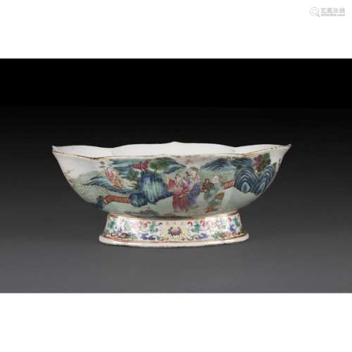 QUADRILOBE CUP on a flared base, in porcelain and …