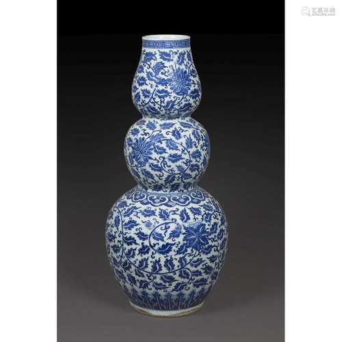 LARGE TRIPLE GOURDE VASE in white blue porcelain, …