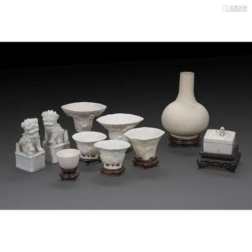 BEAUTIFUL SET OF TEN OBJECTS in porcelain called w…