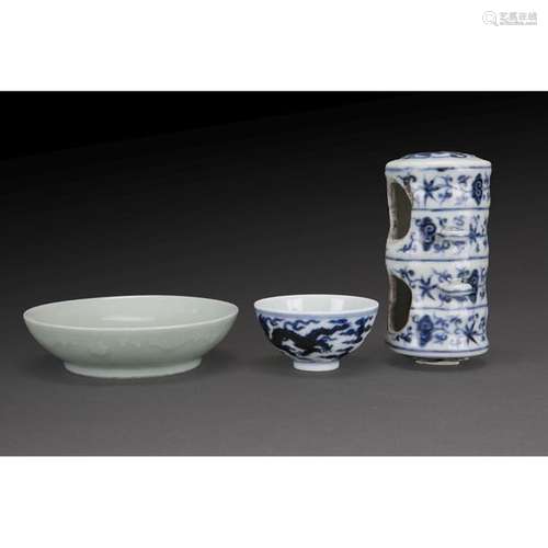 SUITE OF THREE OBJECTS comprising a blue white por…