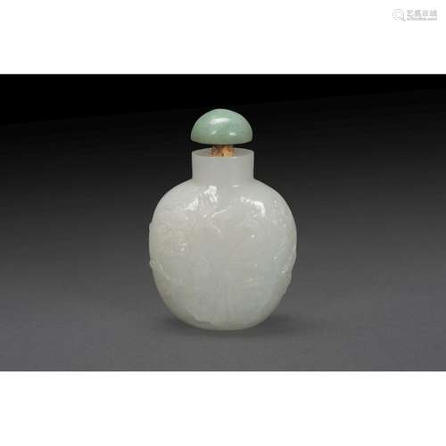 TABATED BOTTLE made of white celadonized nephrite …