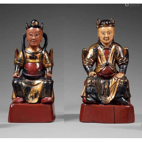 PAIR OF GUARDIANS' STATUTES in lacquered and gilde…