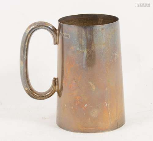 A plain silver tankard by Walker & Hall, Sheffield 1944.