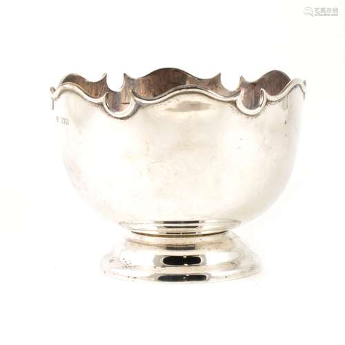 A small Edwardian silver rose bowl, Goldsmiths & Silversmiths Co, London, 1908