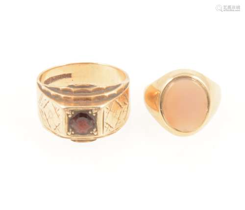 Two gold signet rings, garnet and onyx, 9 carat gold.