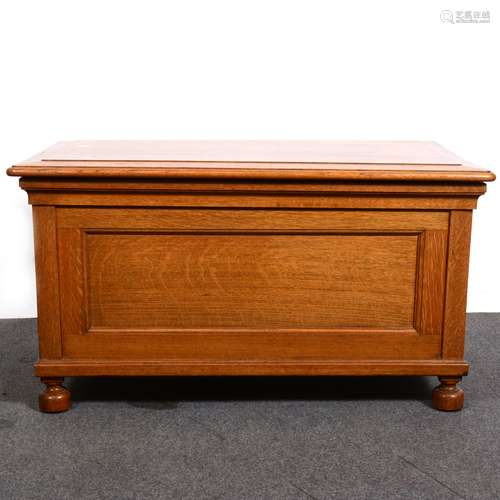 Craftsman made oak blanket box, 20th Century