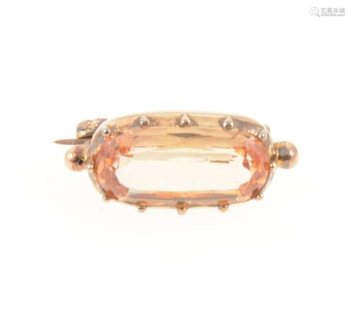 A cinnamon coloured topaz brooch.