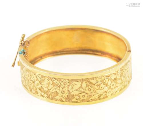 A yellow metal half hinged bangle.