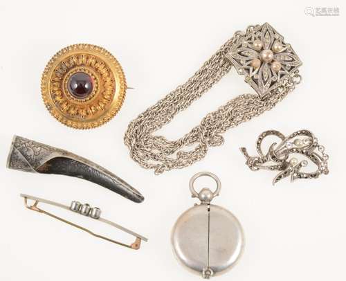 A gilt metal target brooch locket, set with a garnet cabochon stone, silver Sovereign coin case and