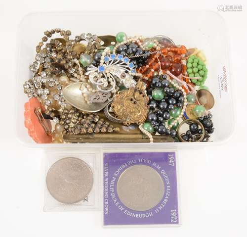 A small quantity of costume jewellery, haematite bead necklace, buttons, paste,