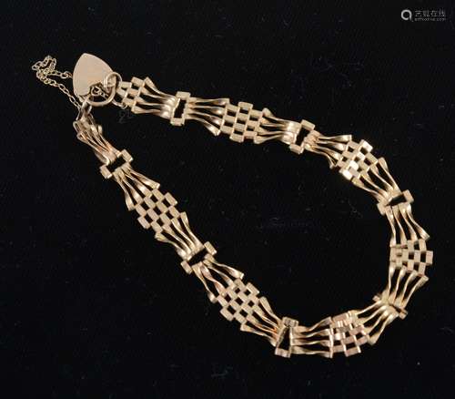 A 9 carat yellow gold gate link bracelet.