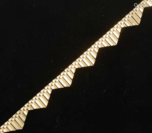 A 9 carat yellow gold fringe necklace.