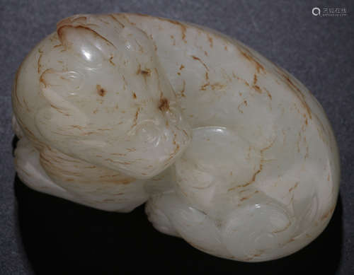 A HETIAN JADE CARVED BEAST SHAPE PENDANT