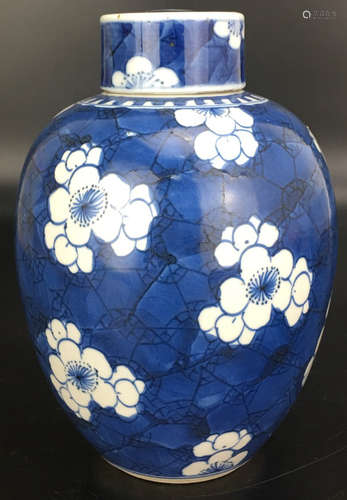 A BLUE&WHITE GLAZE JAR WITH FLOWER PATTERN