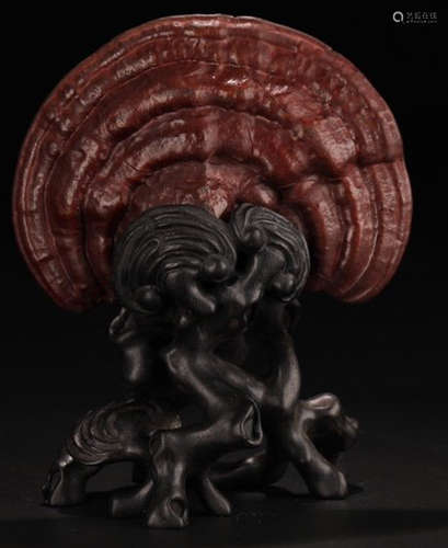 A ZITAN WOOD&GANODERMA ORNAMENT