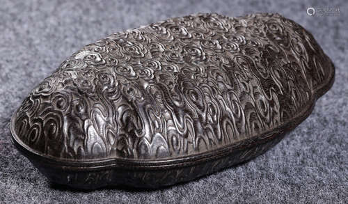 A XIAOYE ZITAN CARVED BOX WITH DRAGON PATTERN