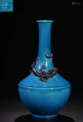 A BLUE GLAZE CARVED VASE