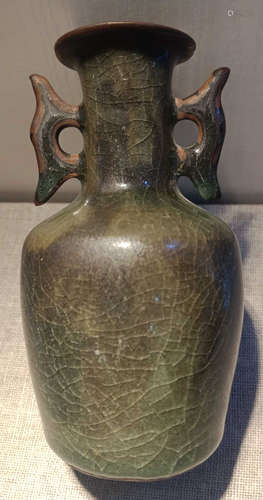 A LOGNQUAN YAO GLAZE VASE