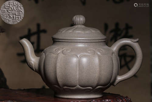 A LOTUS PETAL PATTERN ZISHA POT