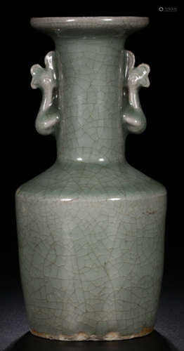 A LONGQUAN YAO GLAZE VASE