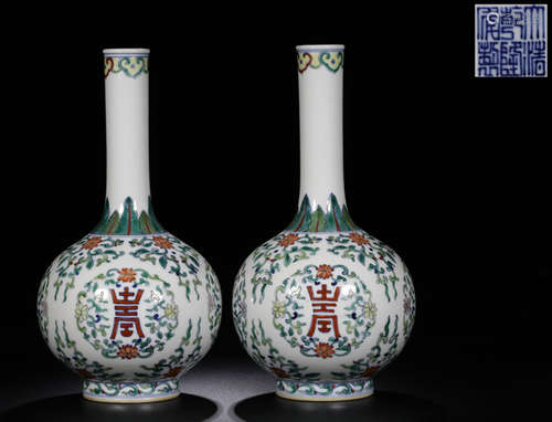 PAIR OF DOUCAI GLAZE WRAPPED FLOWER PATTERN VASES