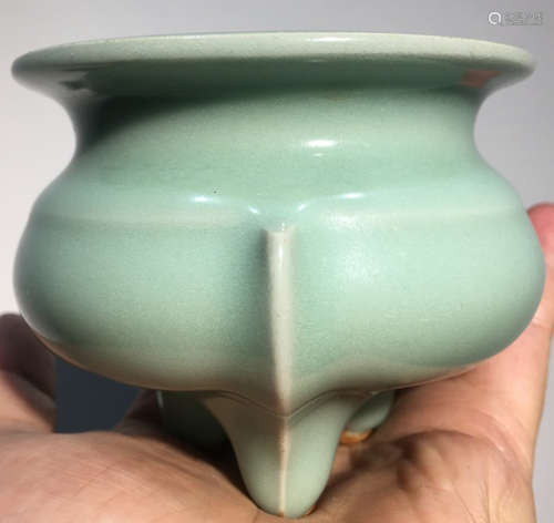 A LONGQUAN YAO GREEN GLAZE CENSER