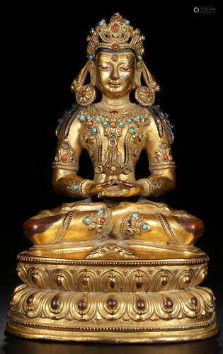 A GILT BRONZE CAST TIBETAN BUDDHA STATUE WITH GEM