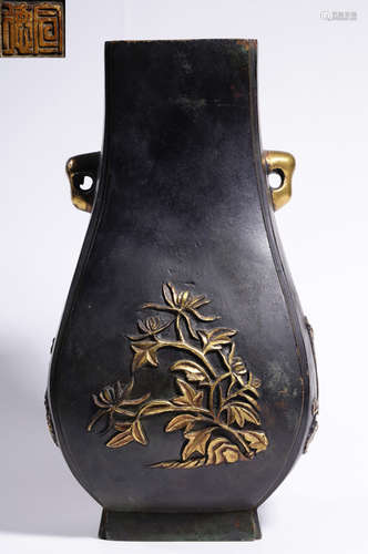 A GILT BRONZE CAST FLOWER PATTERN SQUARE VASE