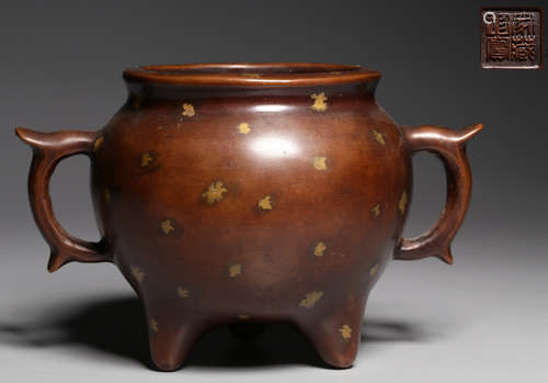 A COPPER DECORATED GOLD TRIPOD CENSER