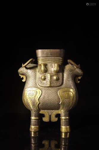 GILT SILVER 'RAMS' RITUAL VESSEL, ZUN