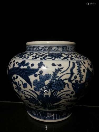 A CHINESE BLUE AND WHITE FLORAL PORCELAIN JAR