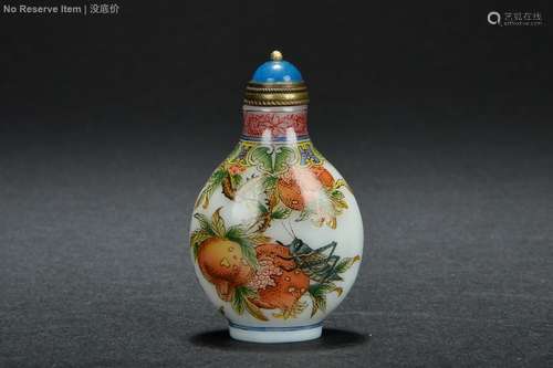 FAMILLE ROSE FRUITS GLASS SNUFF BOTTLE