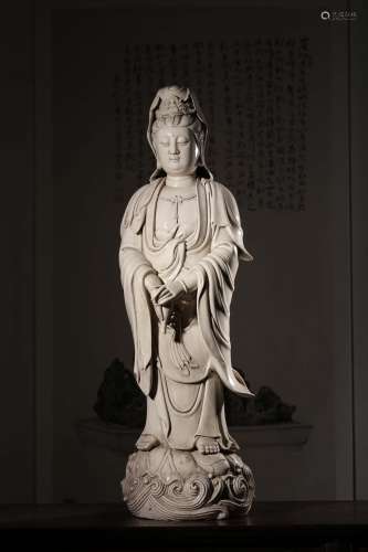 A CHINESE WHITE PORCELAIN GUANYIN STATUE