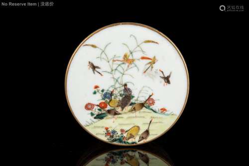 FAMILLE ROSE 'FLOWERS AND BIRDS' ROUND BOX WITH COVER