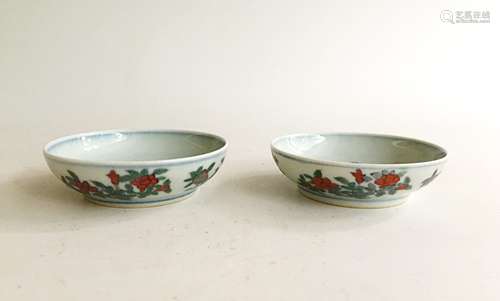 PAIR OF DOUCAI 'FLOWERS' DISH