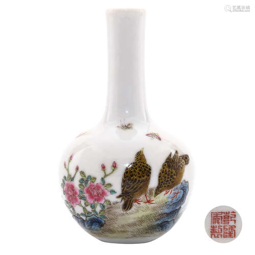 A CHINESE FAMILLE ROSE PORCELAIN BALL SHAPED VASE