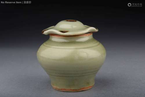 LONGQUAN WARE SMALL COVERED JAR