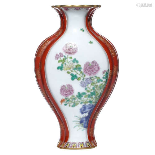 A CHINESE FAMILLE ROSE IRON RED FLORAL PORCELAIN VASE
