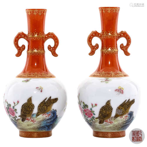 A PAIR OF CHINESE FAMILLE ROSE PAINTED PORCELAIN VASE