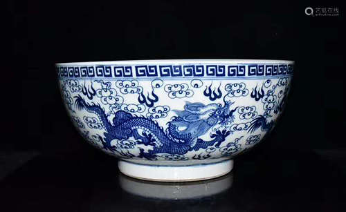 A CHINESE BLUE AND WHITE DRAGON PATTERN PORCELAIN BOWL