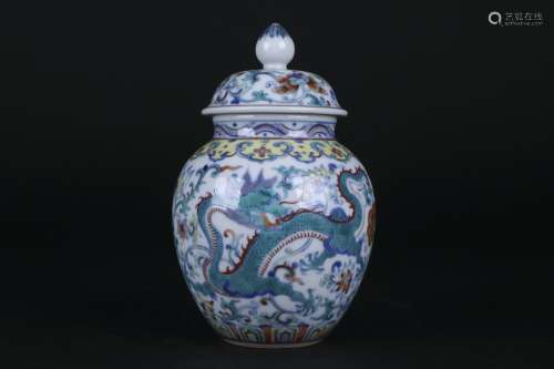 A Dou-Cai Porcelain Covered Pot