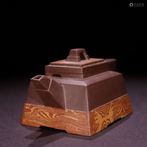 A Chinese Purple Sand  Pot