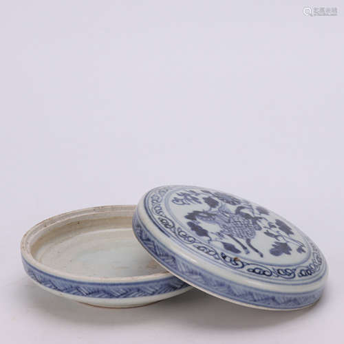 A Chinese Blue and White Porcelain Box with Cover